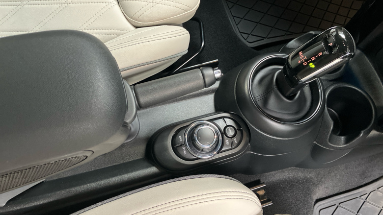 MINI Hatchback 1.5 Cooper Exclusive 3dr Auto Petrol Hatchback